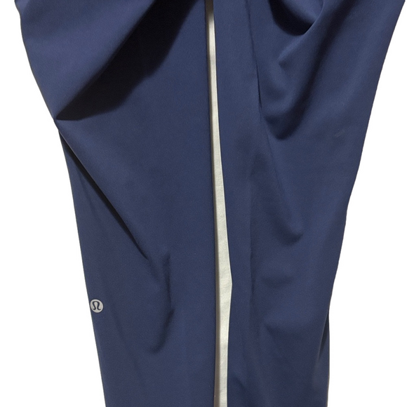 Lululemon Swift Speed High-Rise Tight 28" in
Mineral Blue - Picture 7 of 9
